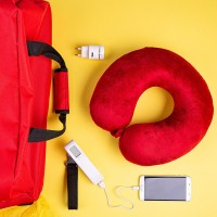 Набор подарочный GIRLS` TRIP: подушка, багажные весы, кабель, сумка, красный - Рекламно производственная компания "Рекламная кухня" - сувениры для бизнеса.